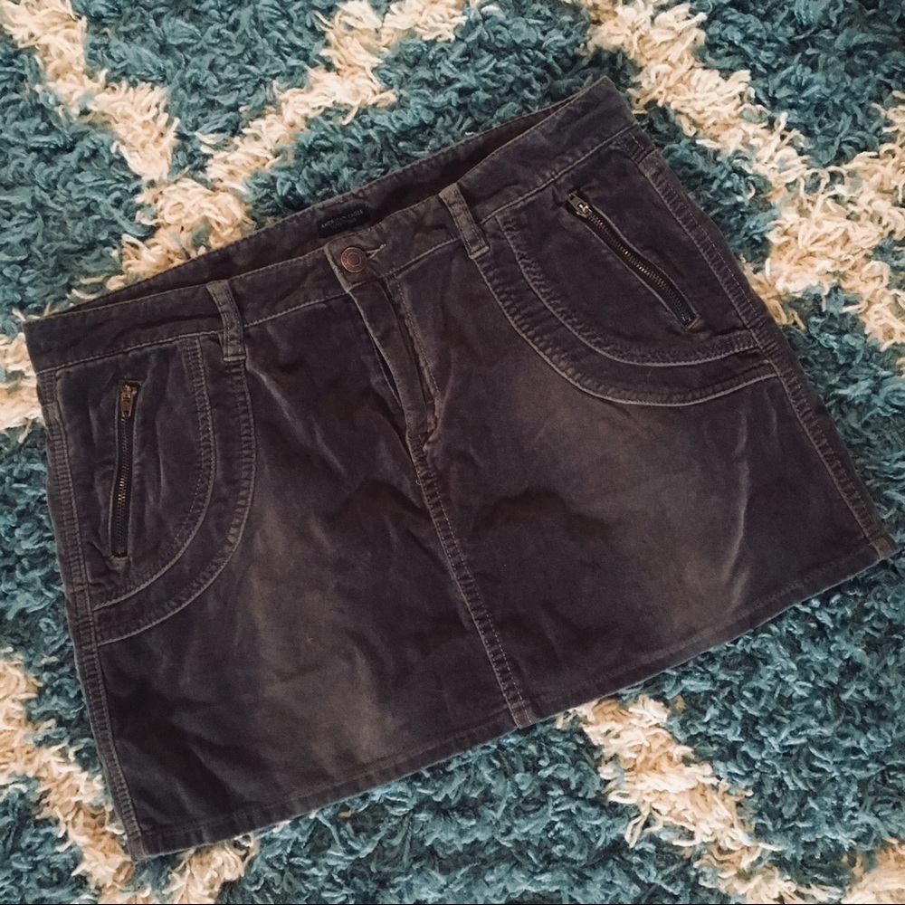 Super cute suede-like AEO skirt with zippers